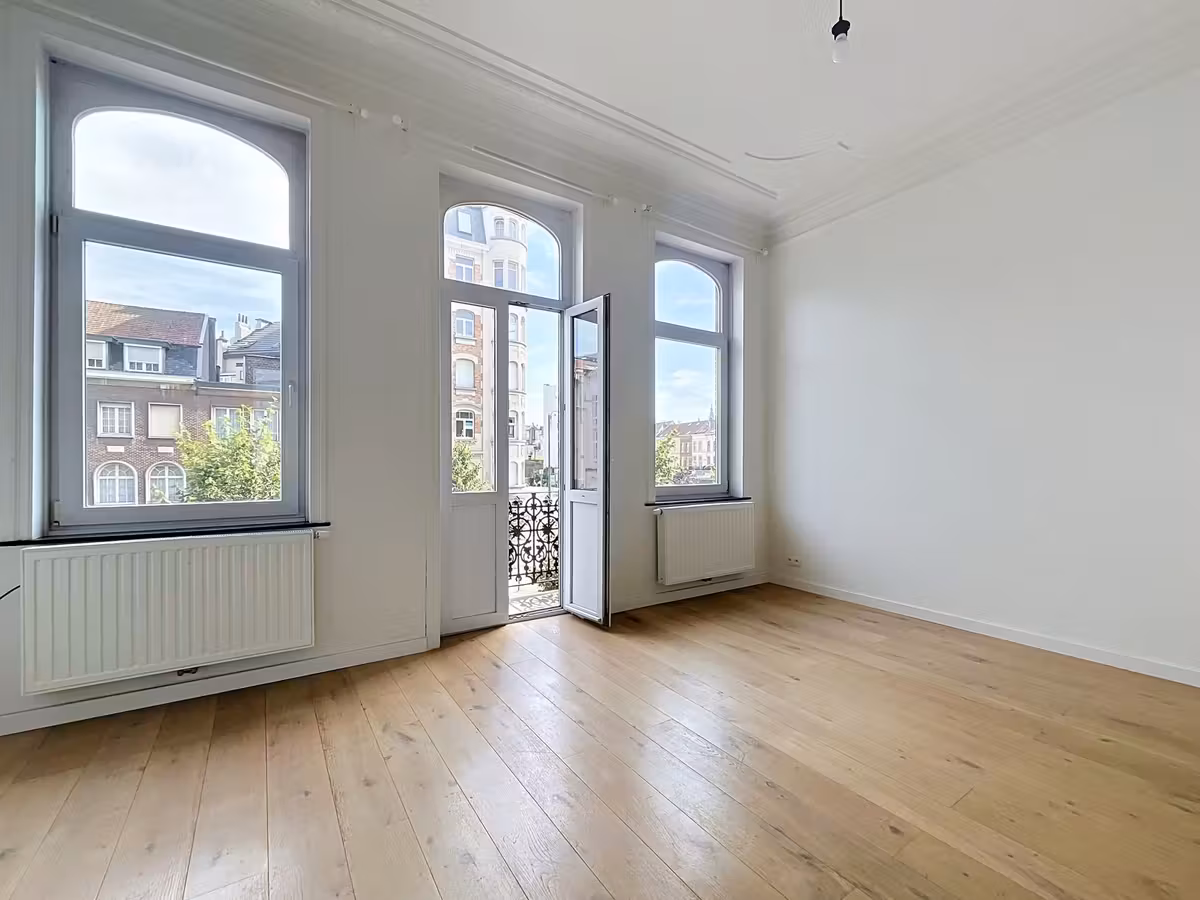 Lichtrijk appartement te huur met balkon in Schaarbeek - 8