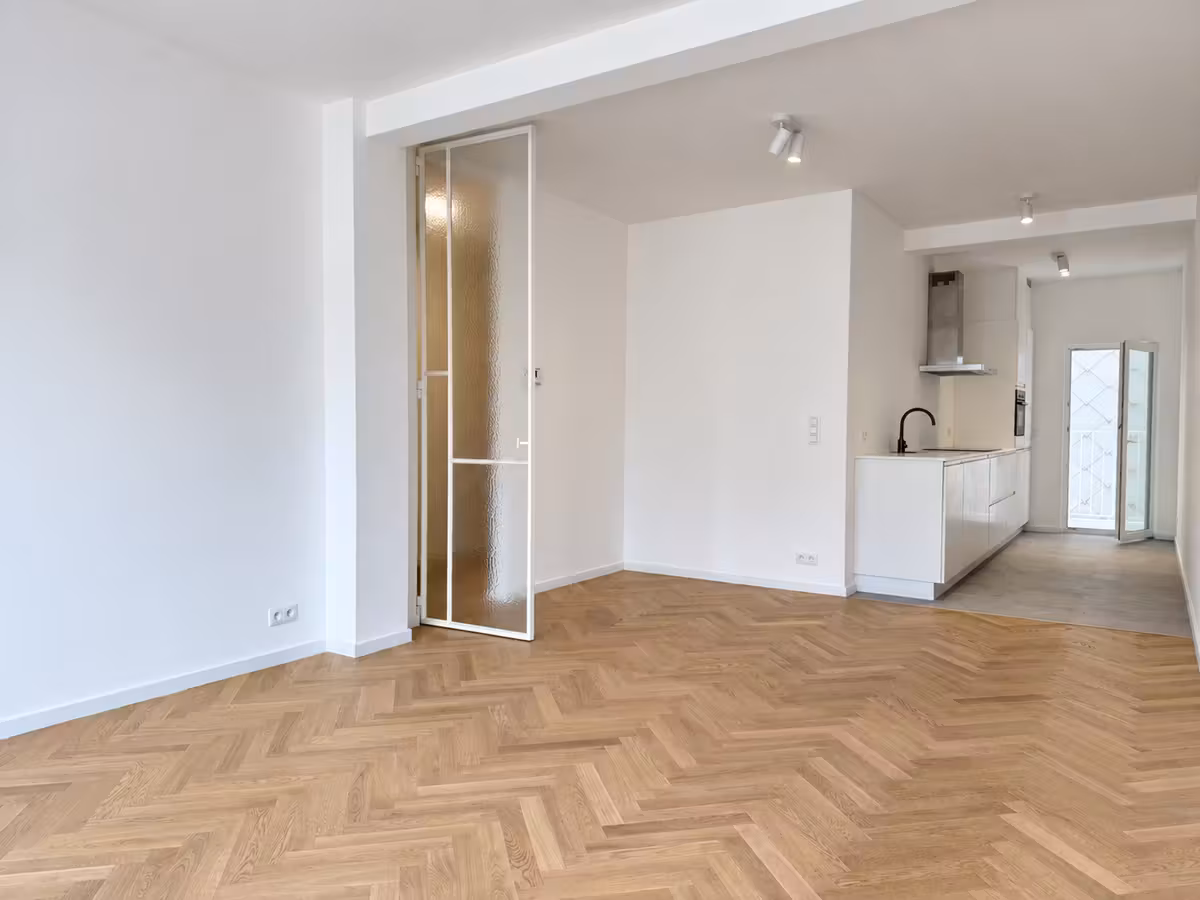 Renovated 2-bedroom apartment with terrace - 5