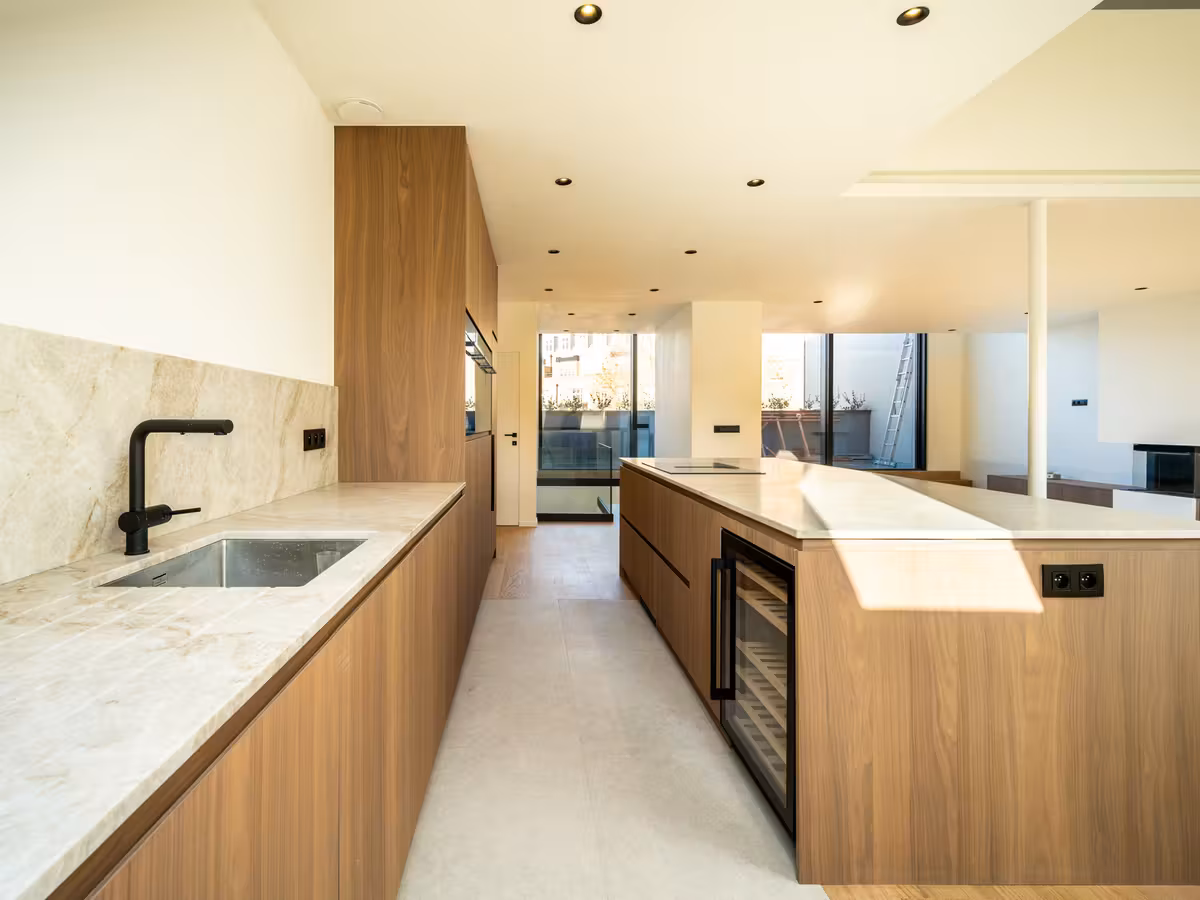 Renovated triplex penthouse near Louise - 3