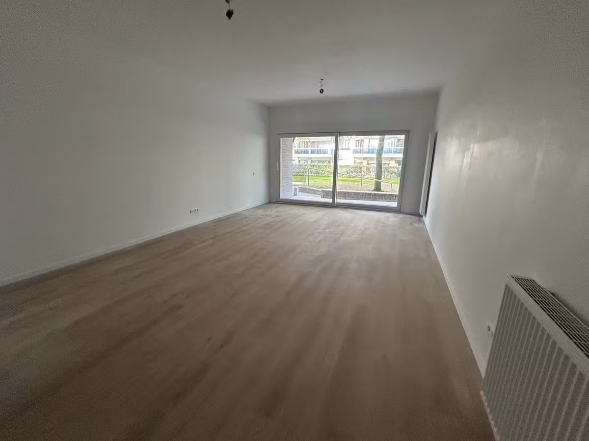 Appartement au rez-de-chaussée rénové avec terrasse - 8