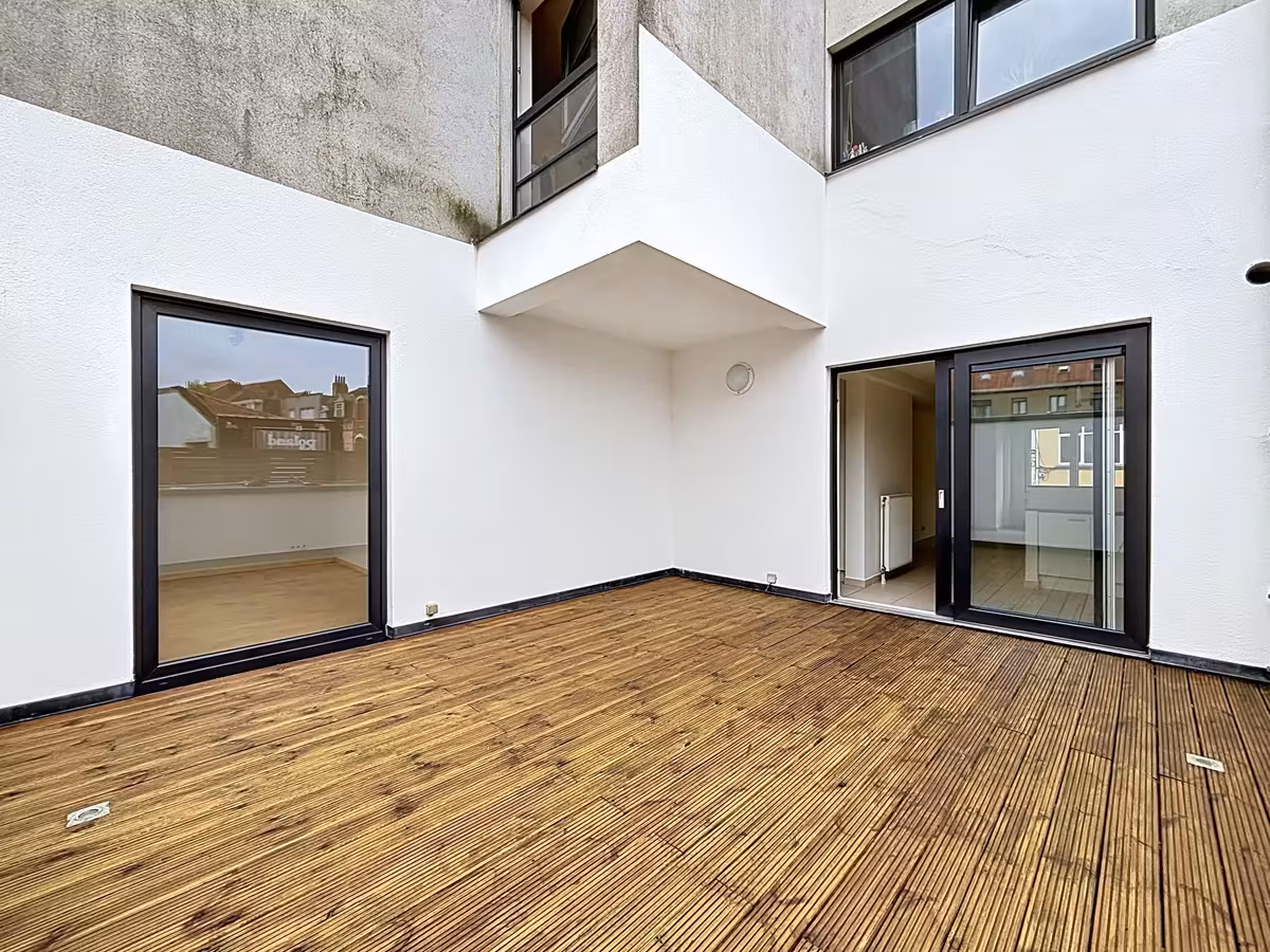 Gerenoveerd appartement met terras in Elsene - 8