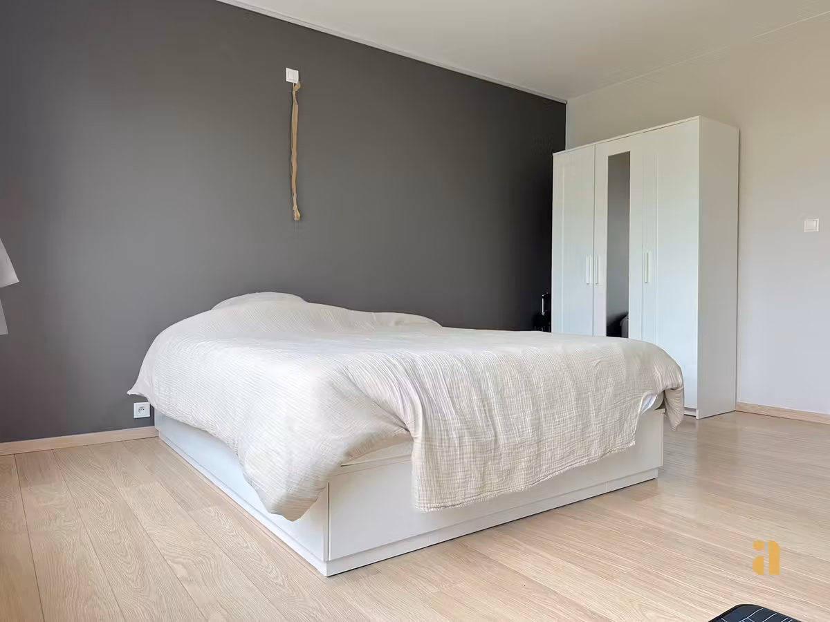 Zon, ruimte & torens: dit lichtrijke appartement heeft het allemaal! - 14