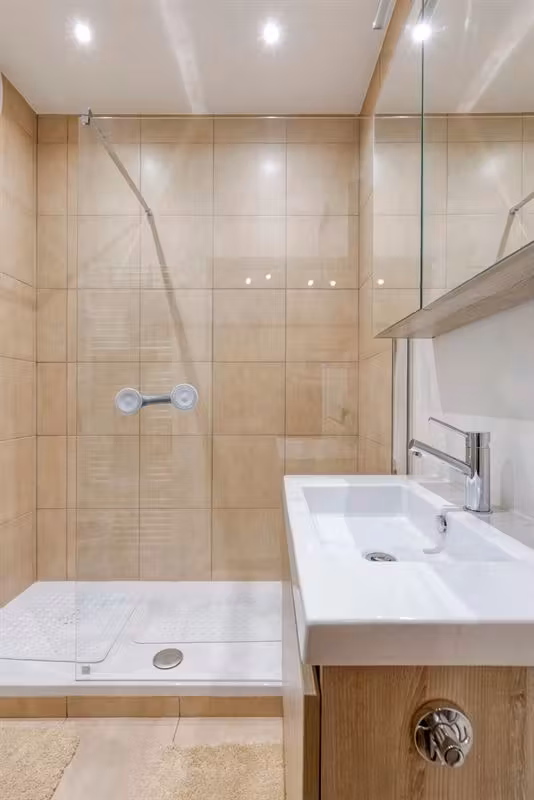 Spacious ground-floor apartment with large garden - 5