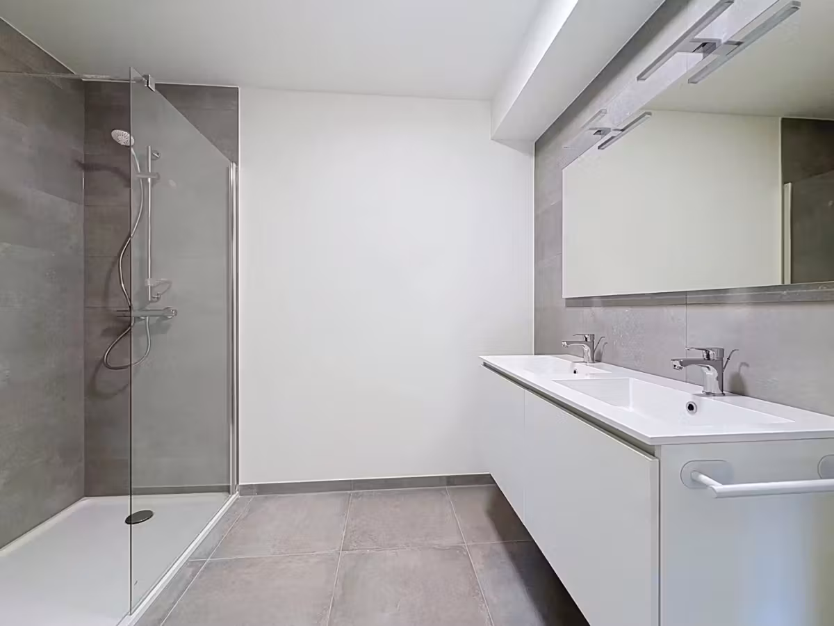 Lichtrijk 2 slaapkamer appartement te Oostakker - 11