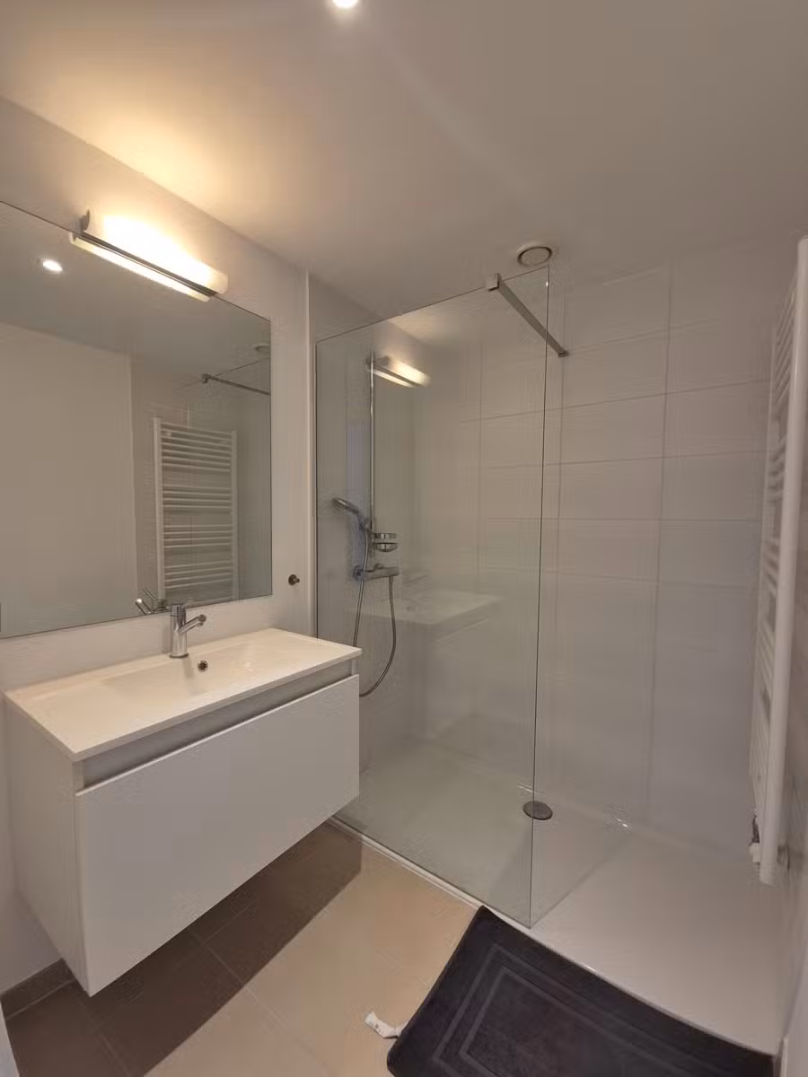 Twee-slaapkamerappartement met twee badkamers in Etterbeek - 9