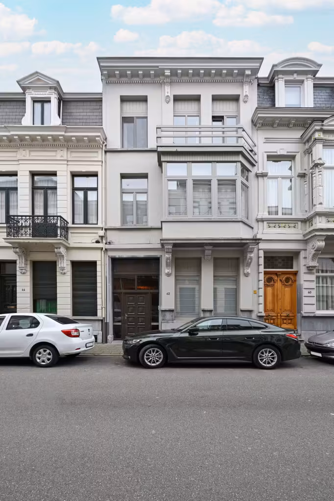 Mooie en gerenoveerde woning in populaire straat te Borgerhout - 2