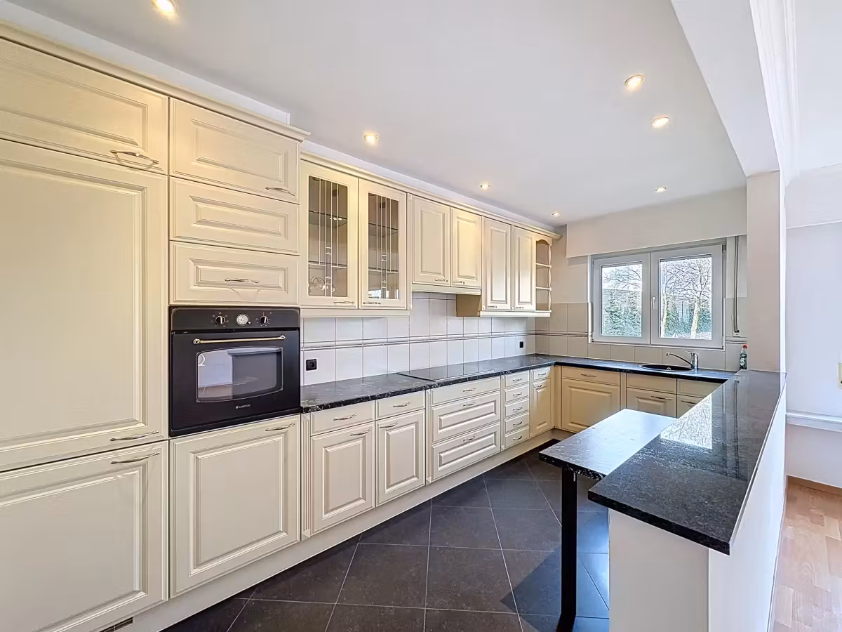 Lichtrijk appartement met twee slaapkamers te huur in Hoboken - 9