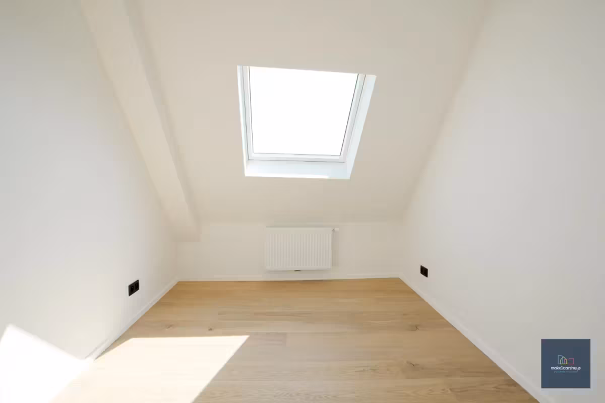 Stijlvol gerenoveerd 3 slaapkamerappartement met terras - 12
