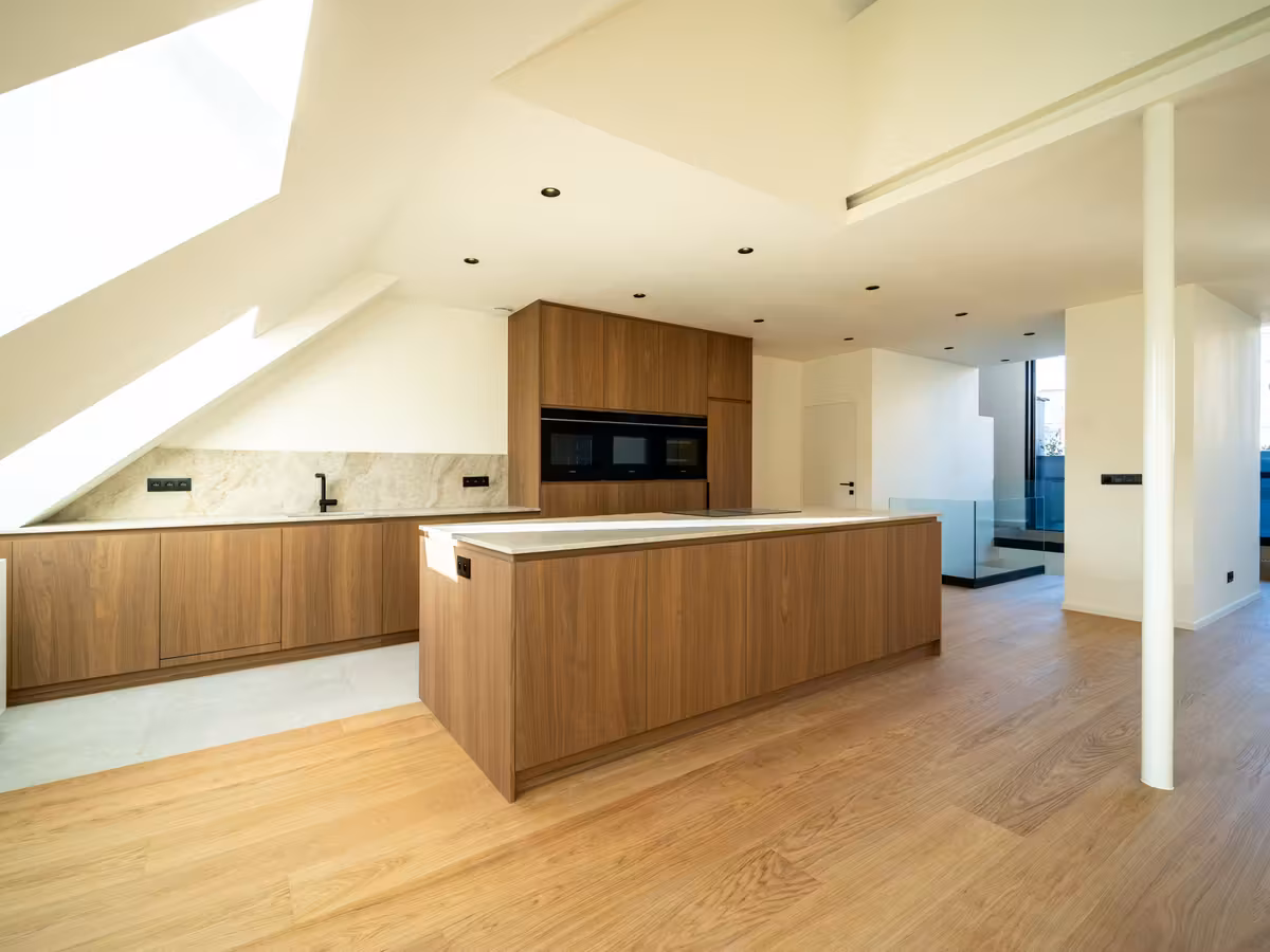 Renovated triplex penthouse near Louise - 15