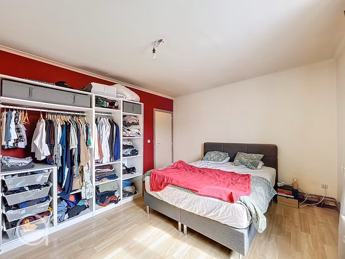 Rijwoning met 2 slaapkamers, bureauruimte en zonnig stadstuintje in centrum Drongen - 10