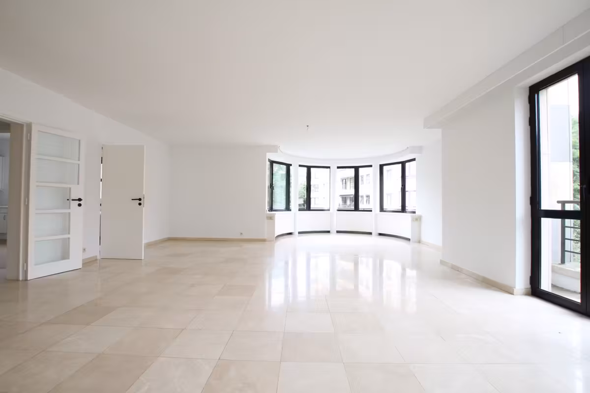 Ruim appartement met zwembad in Uccle - 2