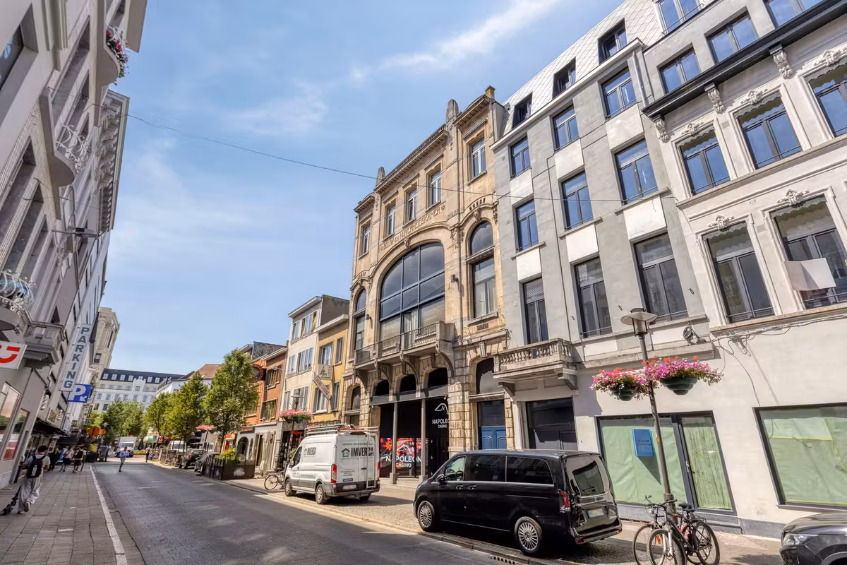 Renovated apartment with 2 bedrooms and spacious terrace - 24