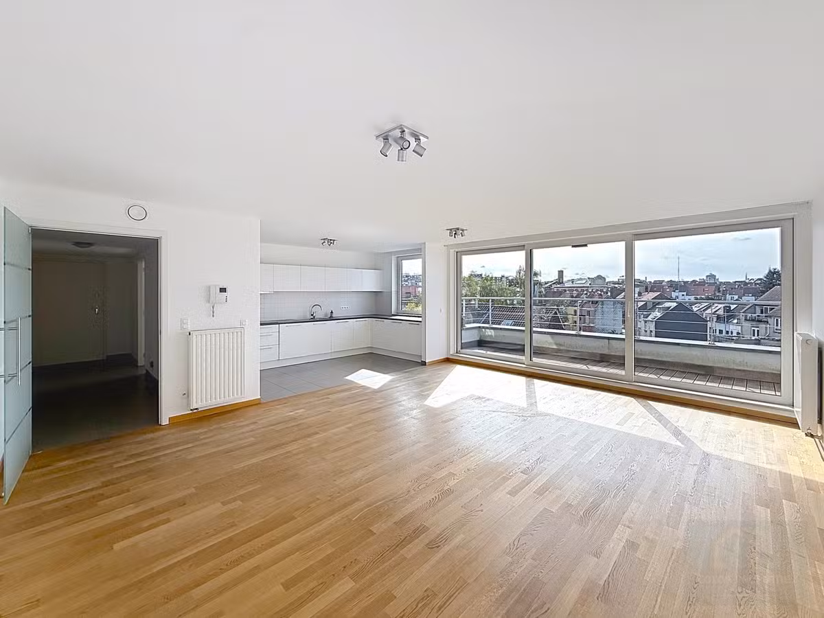 Penthouse met 3 slaapkamers en terras in Etterbeek - 1