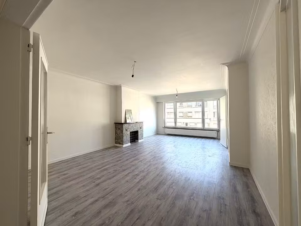 Gerenoveerd appartement met 2 slaapkamers en terras in Berchem - 8