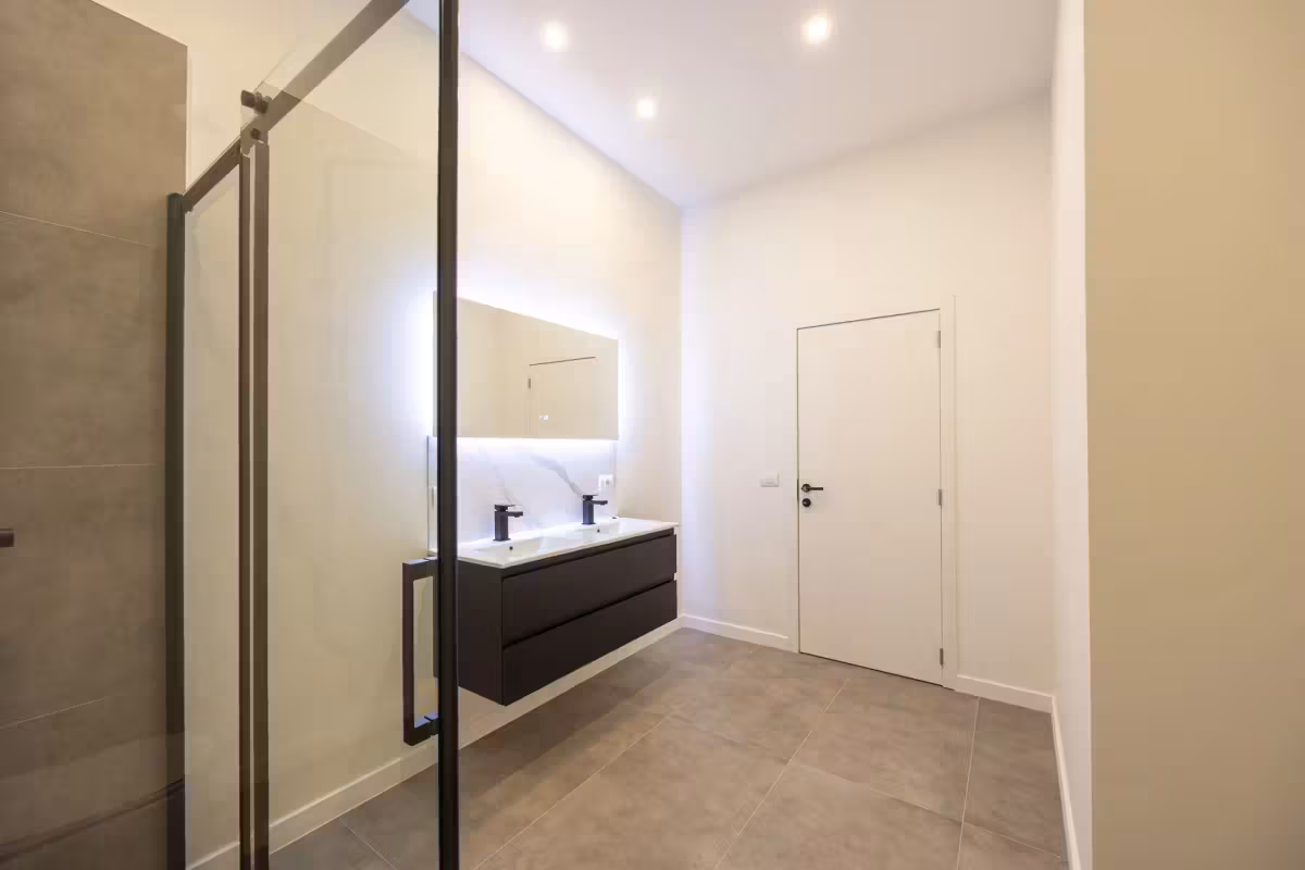 Gerenoveerd appartement met 2 slaapkamers en terras - 15