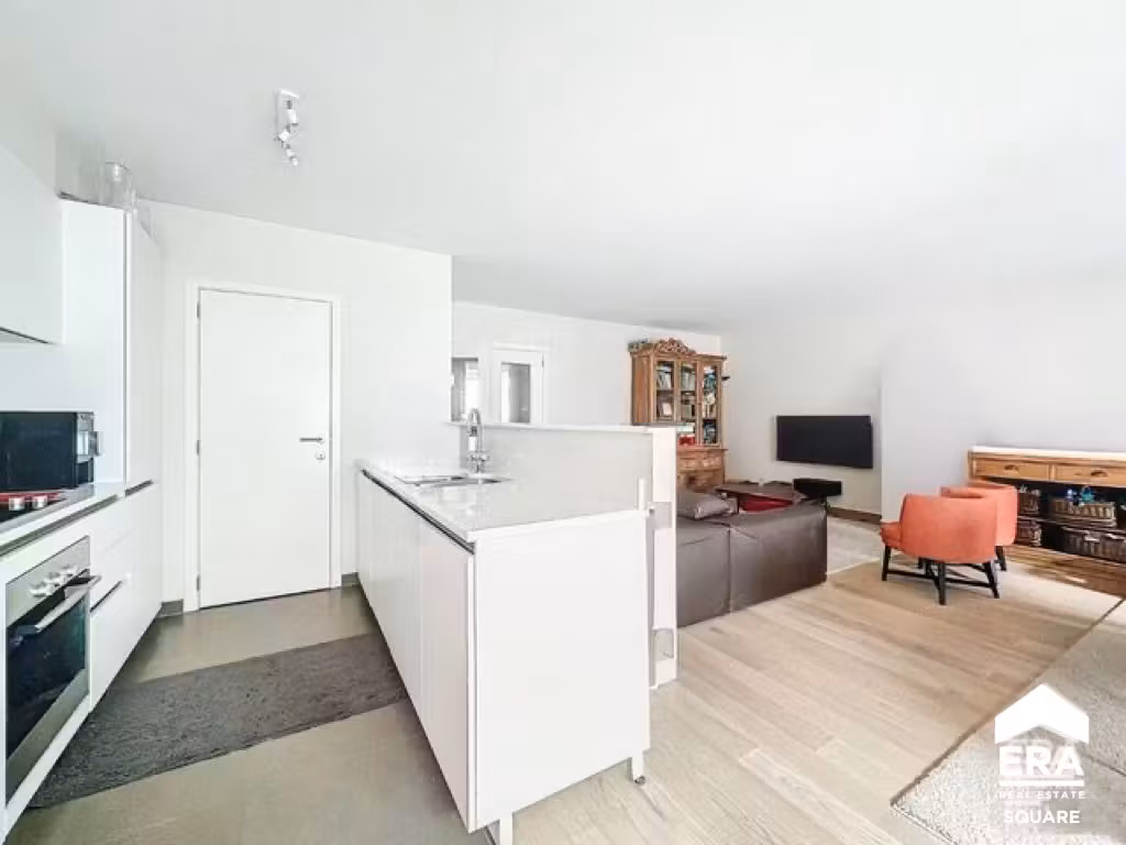 Ruim appartement met 3 slaapkamers, terras en 2 parkeerplaatsen - 4