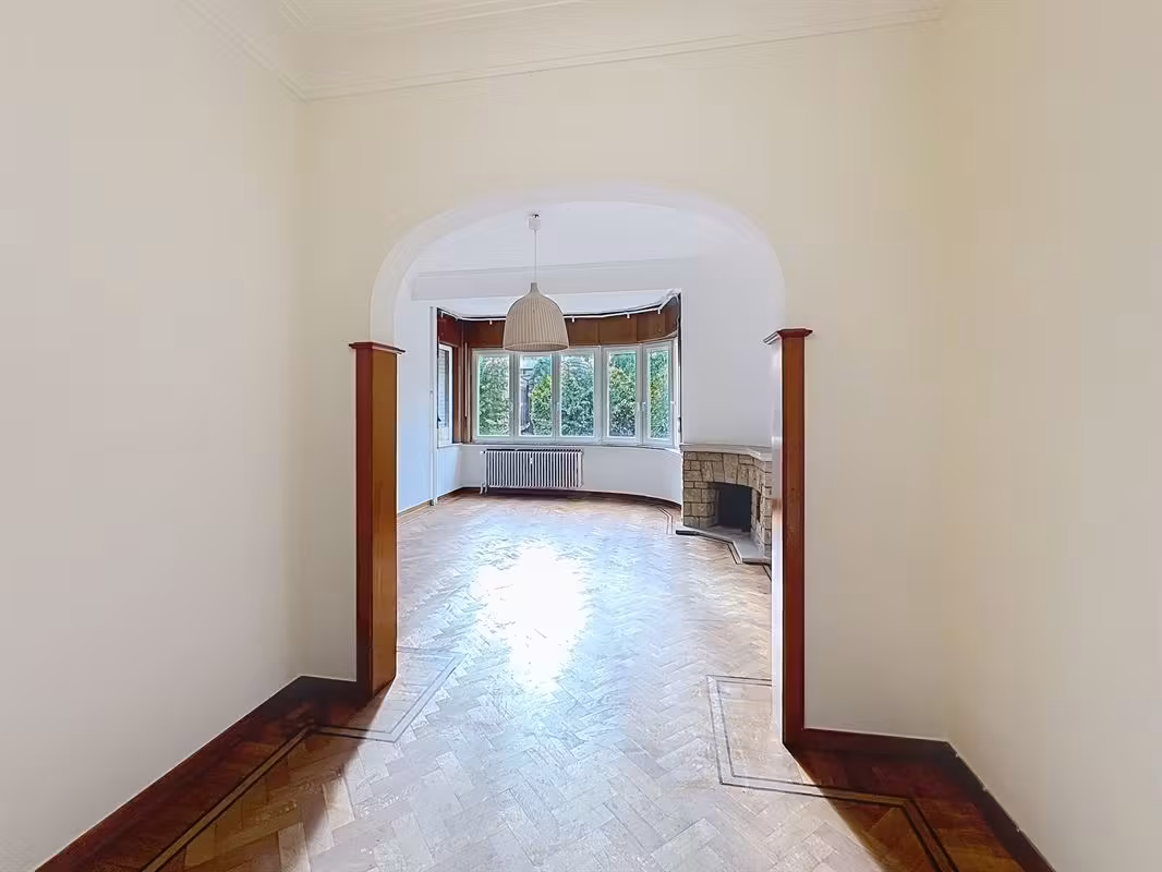 Three-bedroom apartment with loggia - 1
