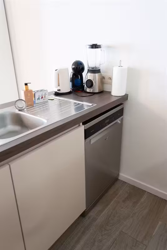 Appartement de plain-pied entièrement meublé à louer - 16