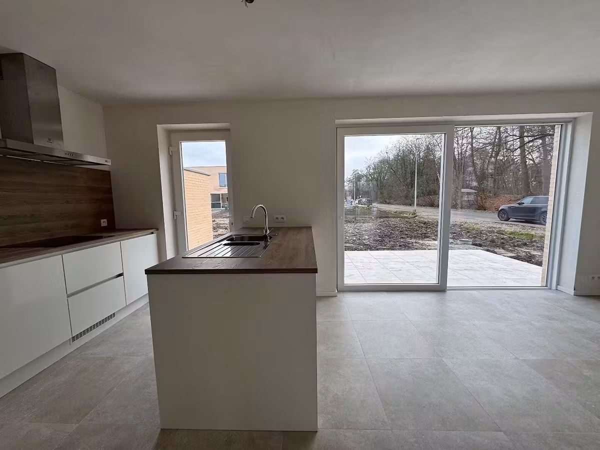 Moderne en energiezuinige halfopen woning met tuin op topligging in Mariakerke - 6